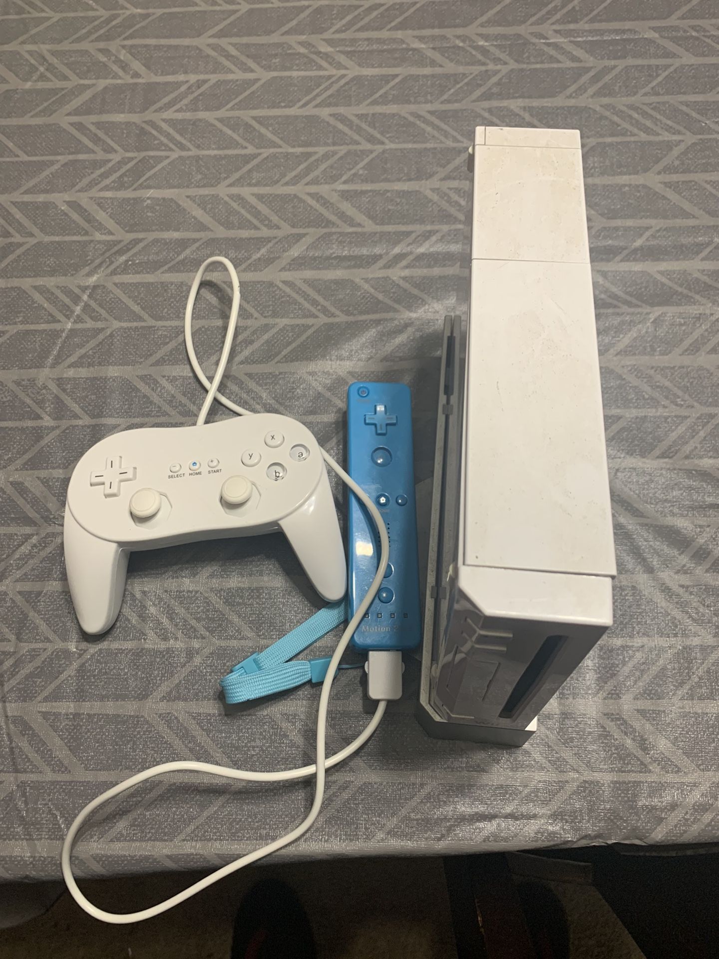 Nintendo WII with 16 Classic Games