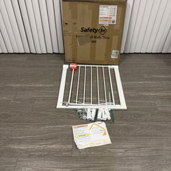 New / Safety 1st Baby Toddler Dogs Pets Safety Gate ( 28 In Tall X 29-38 In Wide) 