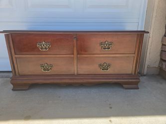 Vintage. Lane cedar trunk