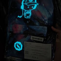 3 piece backpack set with pencil case, lunch bag and lock. Glows in the Dark.

Brand new, still in the package. 

