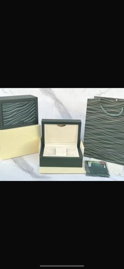 Elegant Green and Cream Watch Box Set