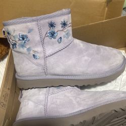 UGGS lavender 