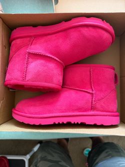 Pink girls UGG boots size 3. Never used