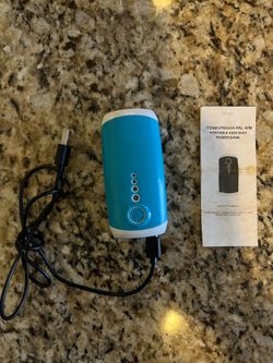 Vivitar 4400 MAH power bank with flashlight and hazard light