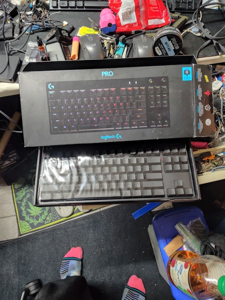 Logitech Pro Keyboard With GX Blue Switches