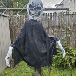 Giant Creepy Skull Dude Halloween 