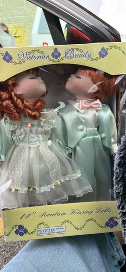 4 vintage porcelain dolls