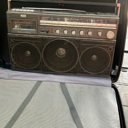 Magnavox Boombox