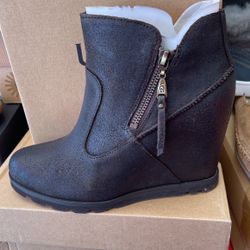 Uggs w Myrna Sizes 5.5- 6.5-7-7.5-8-9&9.5