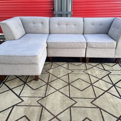 Sectional Couch!! Delivery Available 🚚!! Dimensions: 105” Length x 35” Height x 35” Depth ( 64” Depth longer section)