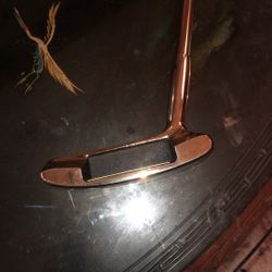 very nice 24k gold plated left handed putter.