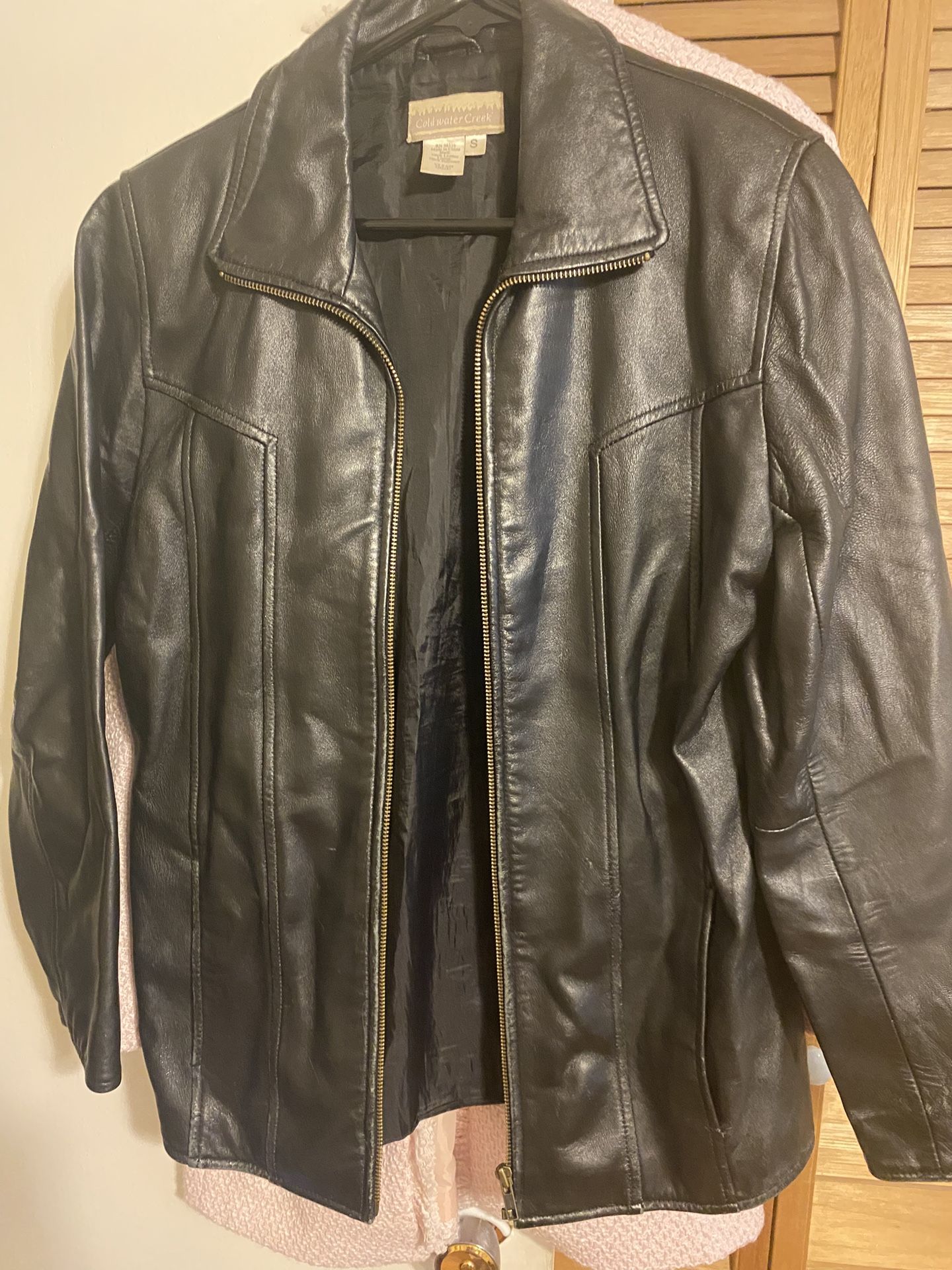 Genuine leather short jacket