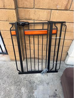 Adjustable child/ pet safety gate
