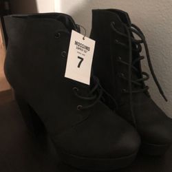 Black booties size 7 NEW