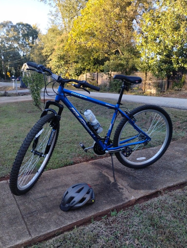 Like New, Men's Fragment Ozone 500 mountain bike, 29" wheels, 21 speeds, fully equipped.