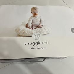 Snuggle Me Infant Lounger with 2 Covers 