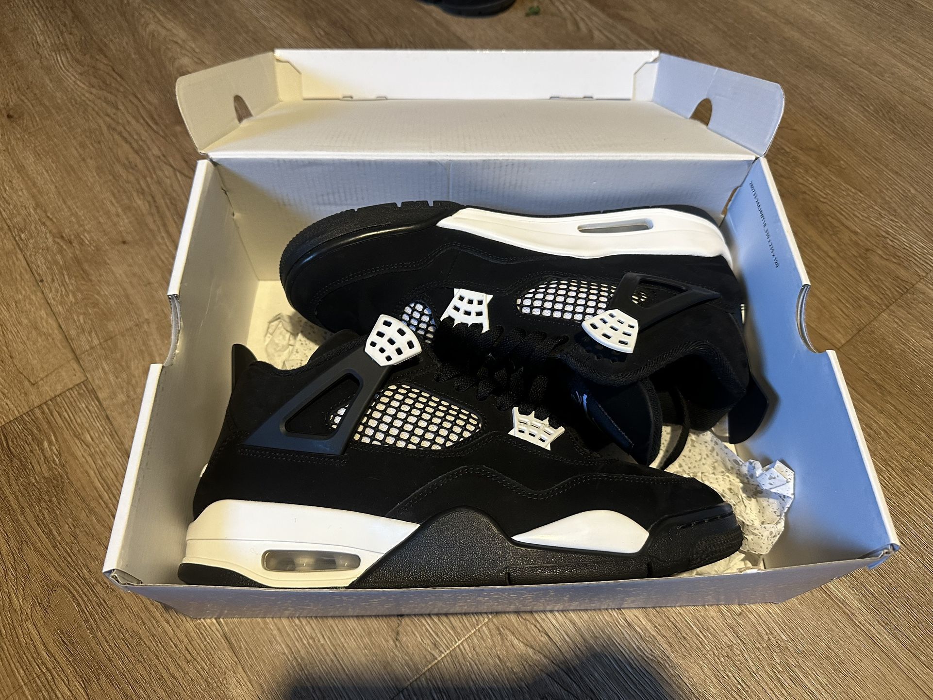 Jordan 4 White Thunder