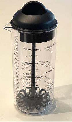 Pampered Chef  Measure Mix And Pour 