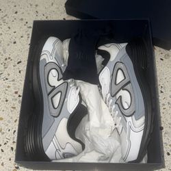 Dior B30’s