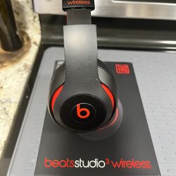 Beats Studio 3. Like New Red And Black 