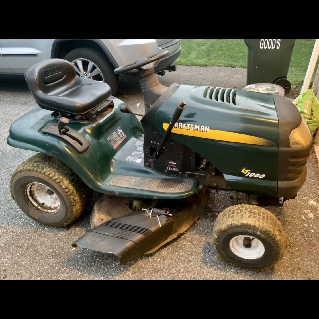 Craftsman LT1000 18.0 HP 42” riding lawn mower for Sale in Lancaster