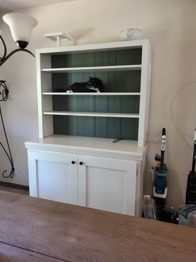 FANTASTIC ANTIQUE CUPBOARD......CAT NOT INCLUDED