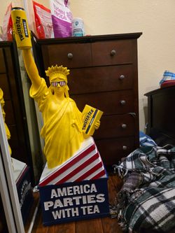 Twisted tea Statue of Liberty