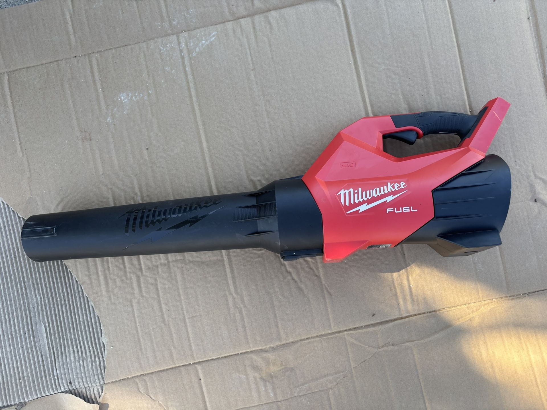 Milwaukee 18V Fuel Leaf Blower (TOOL ONLY/SOLO LA HERRAMIENTA)