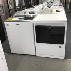 New Scratch And Dent Maytag Washer And Dryer Set. 1 Year Warranty 