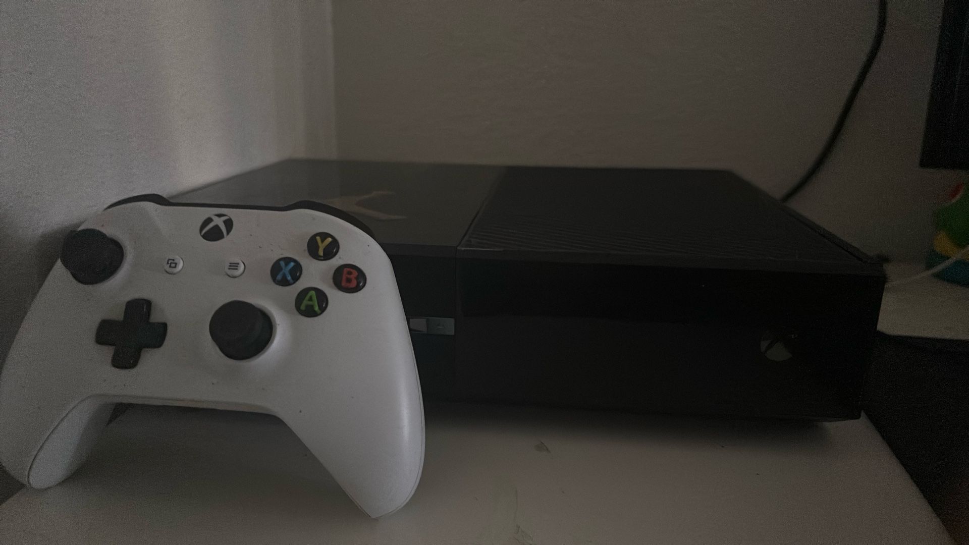 Xbox one w/ Controller (NEGOTIABLE)