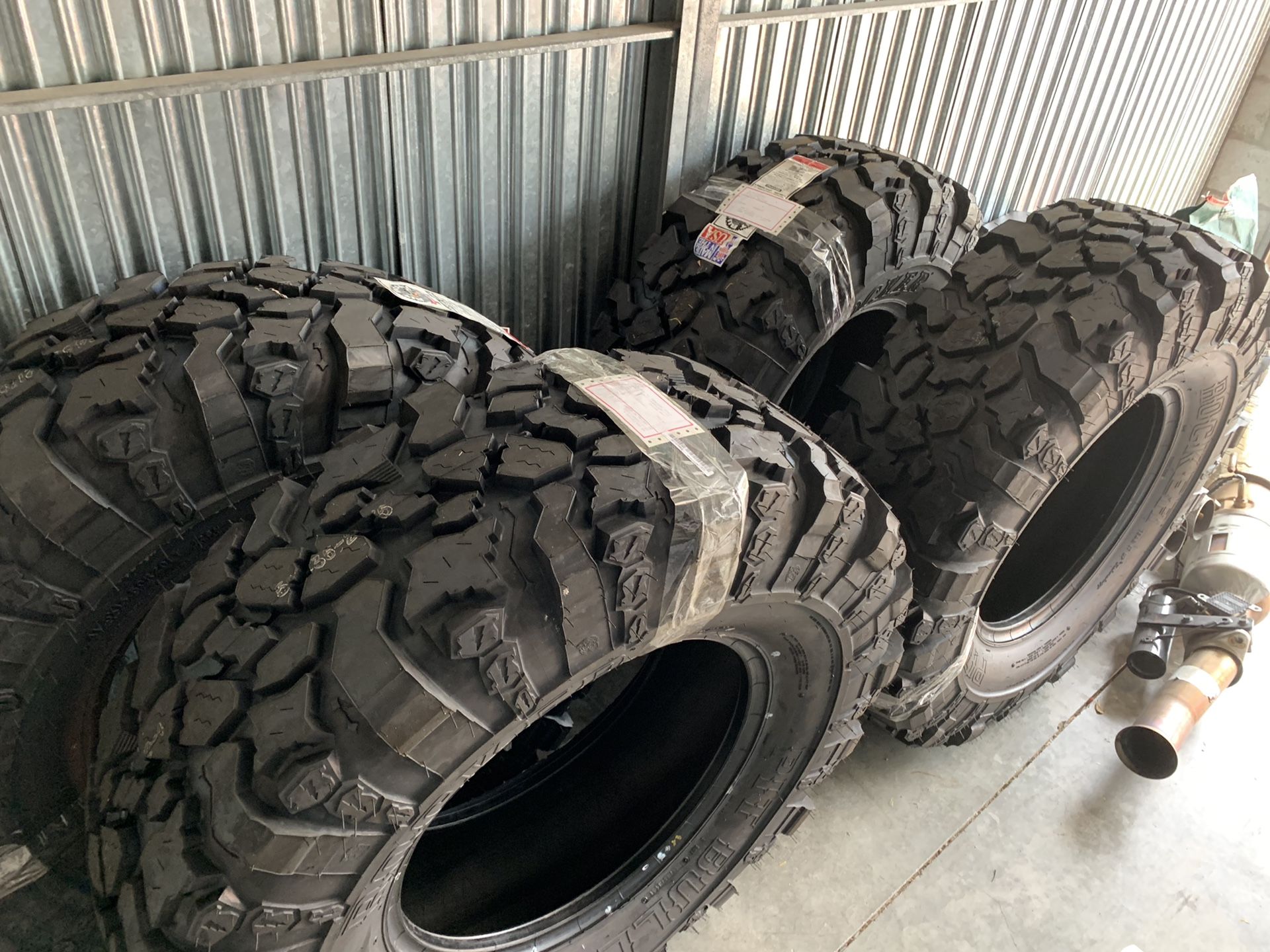 Pitbull Rocker Radial 41.5/13.5/20. Brand New!