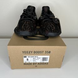 YEEZY 350 V2 MX ROCK DS NEW SIZE 5