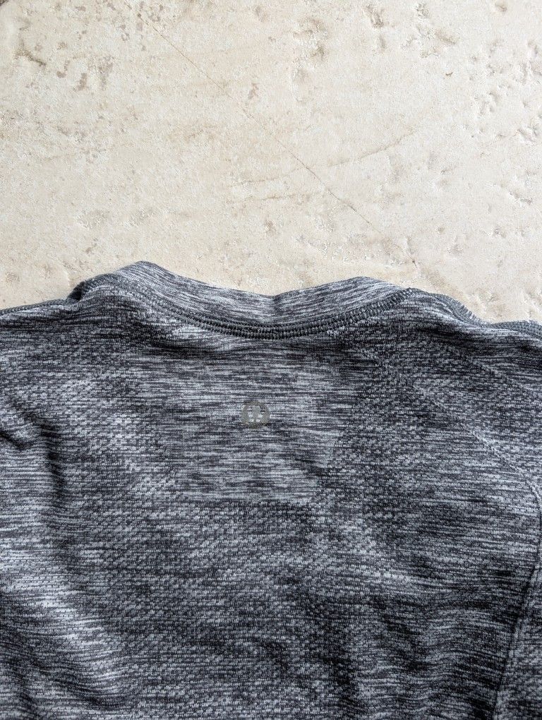 Lululemon Men's Active Shirt (Size Large)