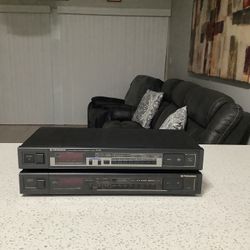 * PIONEER * VINTAGE STEREO TUNERS IN MINT LIKE NEW CONDITION . MUST BE SEEN TO APPRECIATE . 