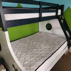 Like New Nautical Ocean Beach Them Bunker Bed With 2 Like New Mattresses/ Paid Close To $2000
