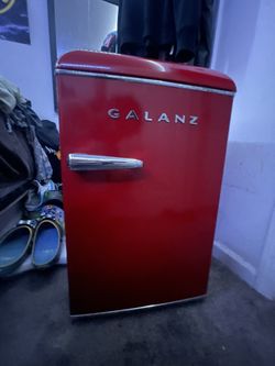 Galanz - Retro 2.5 Cu. Ft. Mini Fridge - Red