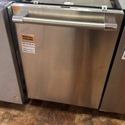 $799 - CANOGA PARK - Thermador dishwasher - Display Unit