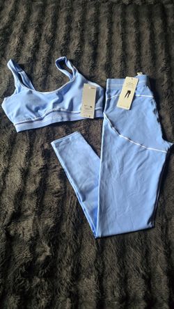 Alo Yoga Sports Bra and Leggings Set