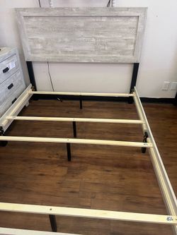 White queen size bed frame