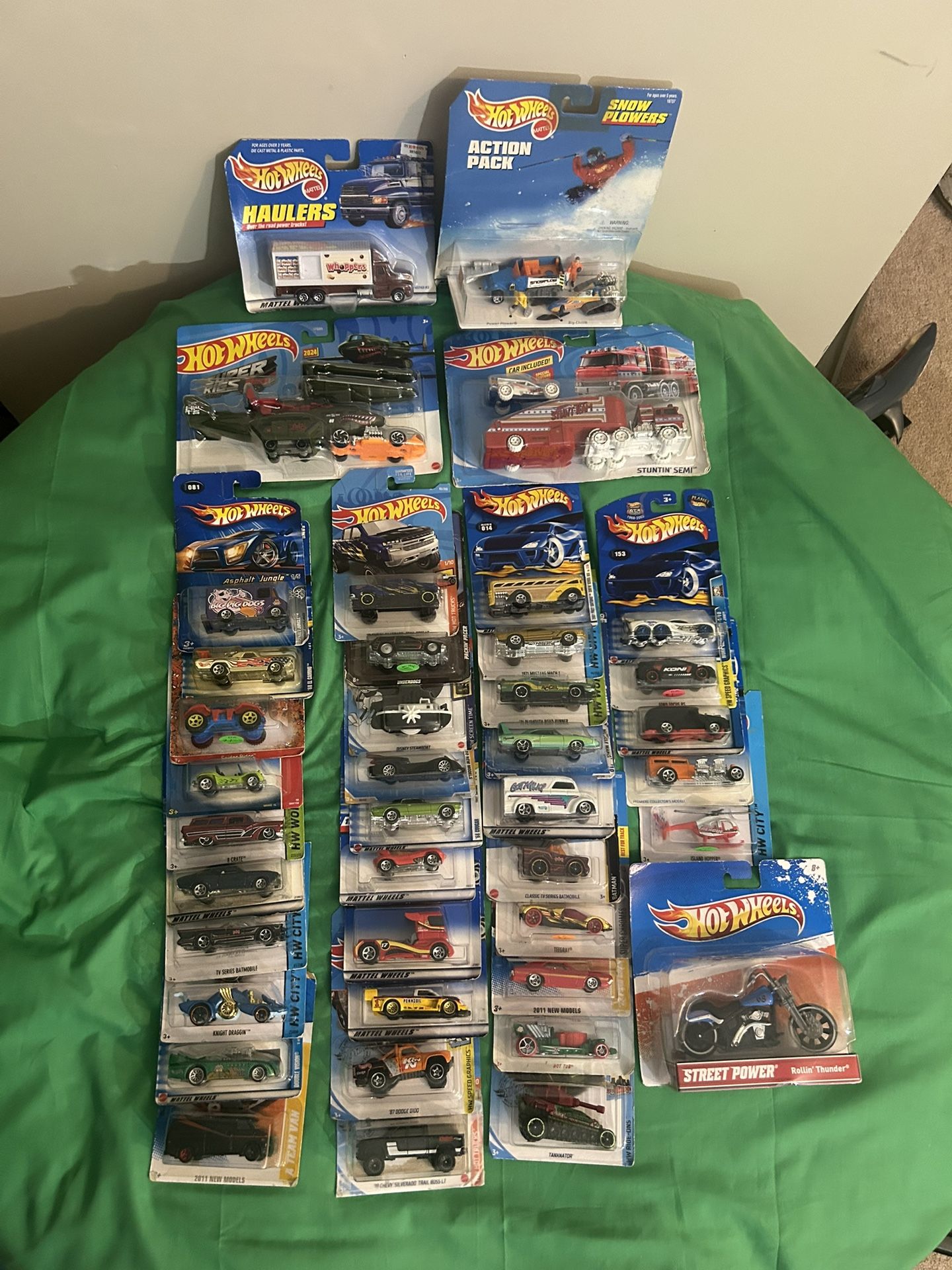 SAT OF HOT WHEELS 37 Small Random Cars - StreetPower Motorcycle- Snow Plowers - Haulers - Turbolence Tug - Stuntin Semi All New