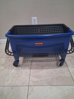 Commercial Rubbermaid bucket