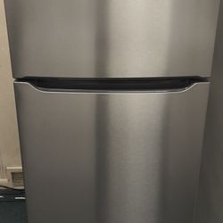 Frigidaire 19 Cu Ft Stainless Refrigerator/ Freezer - NEWER