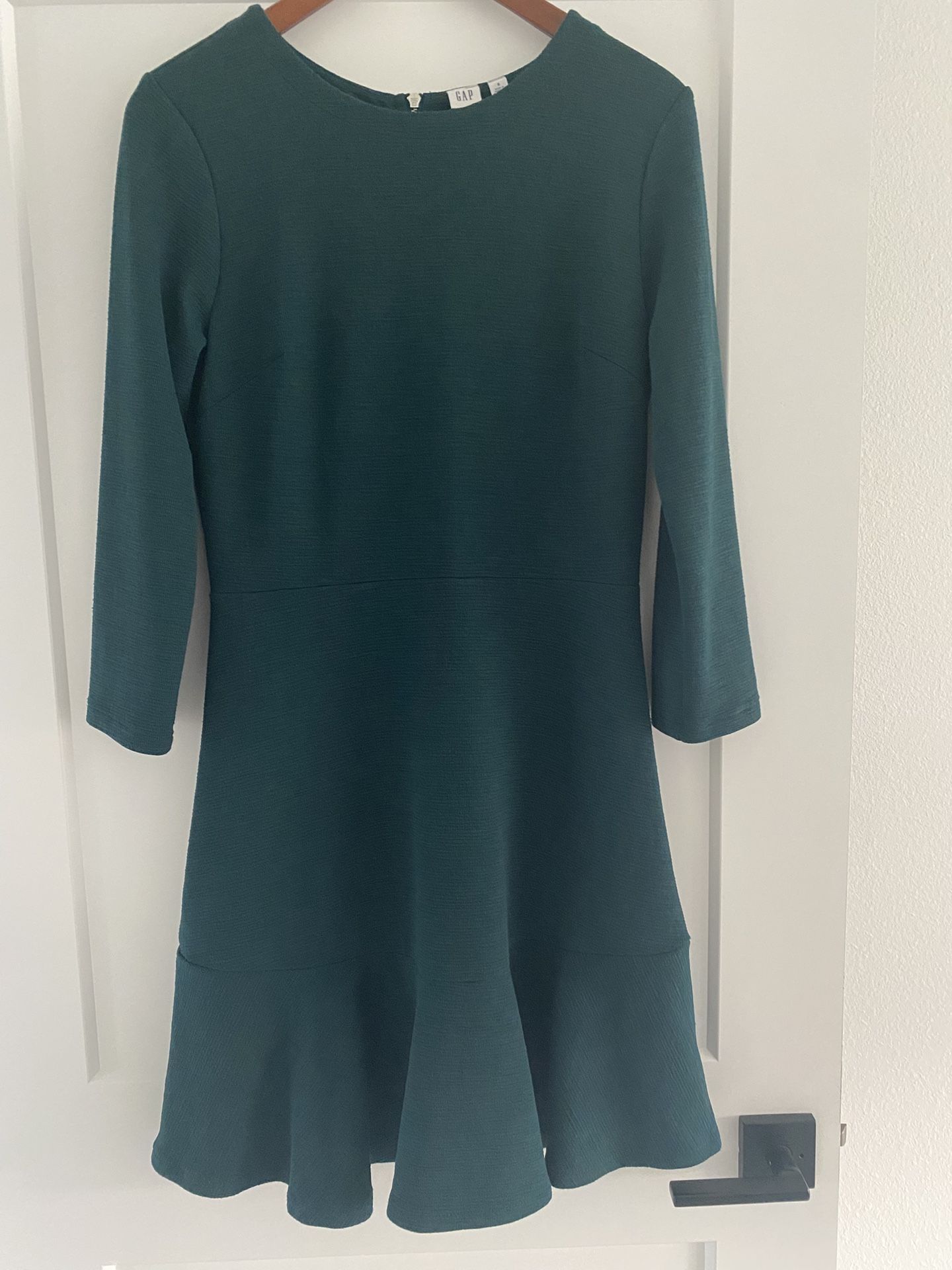 Gap Dress - Perfect For holidays!
