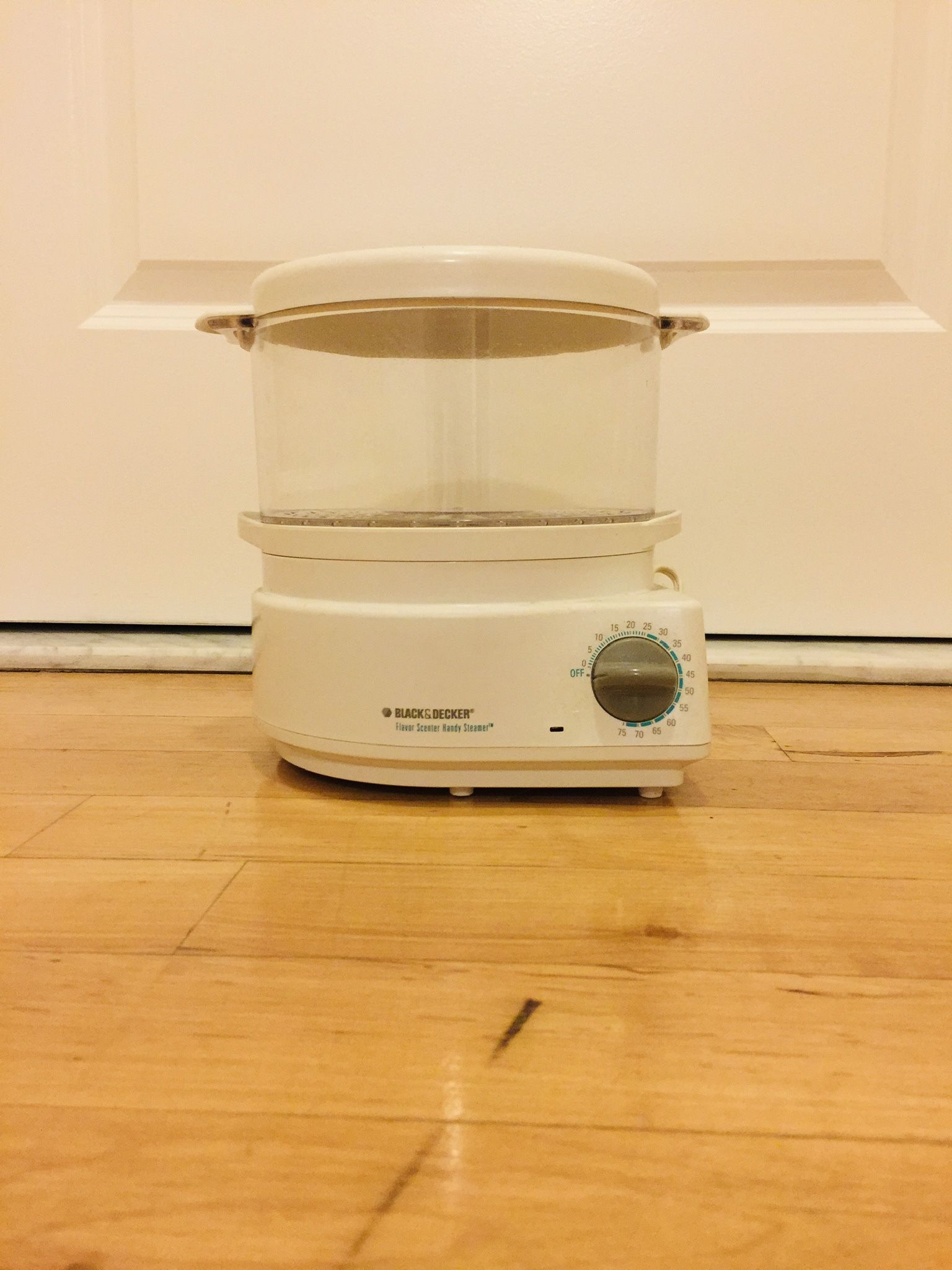 Black&Decker Flavor Scenter Handy Steamer. For people who want to eat healthy food. Very efficient appliance. Like new condition. Used just once.