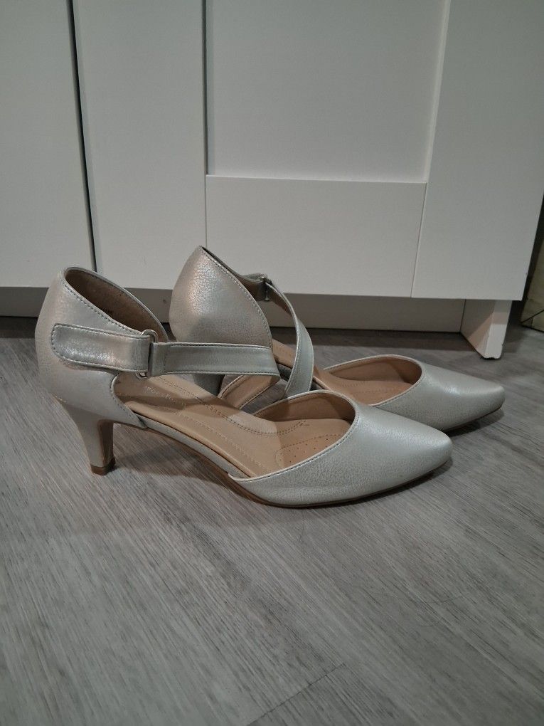 Very comfortable silver heels