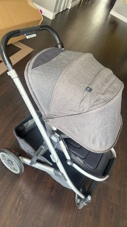 Uppababy Cruz V2 Stroller with accessories - Grey