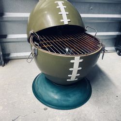 Budweiser Bud Light Football BBQ Grill – Vintage Tailgate / Man Cave Grill