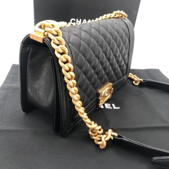 𝐂𝐇𝐀𝐍𝐄𝐋 Leboy BLACK Caviar Quilted Medium Boy Calfskin shoulder bag