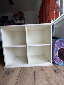 White 4 Cube Shelf
