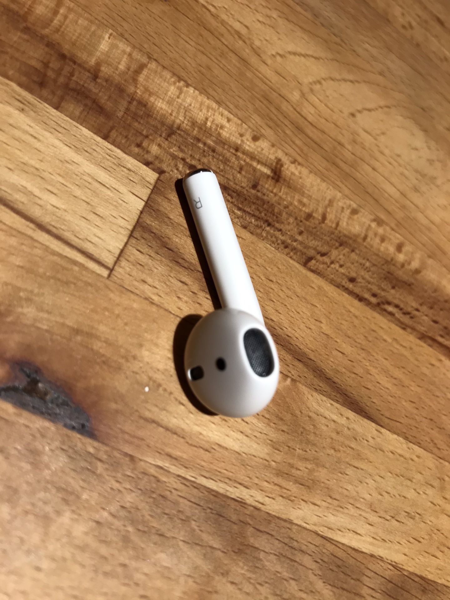 Authentic apple AirPods right side earbud only 1st generation